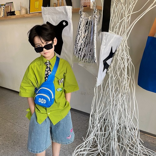 韩版儿童时尚小胸包幼儿园小孩PU字母斜挎包潮酷男孩撞色零钱包包