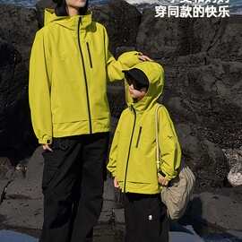 亲子装一家三口男童冲锋衣母子三合一外套儿童防水防风仿大童户外