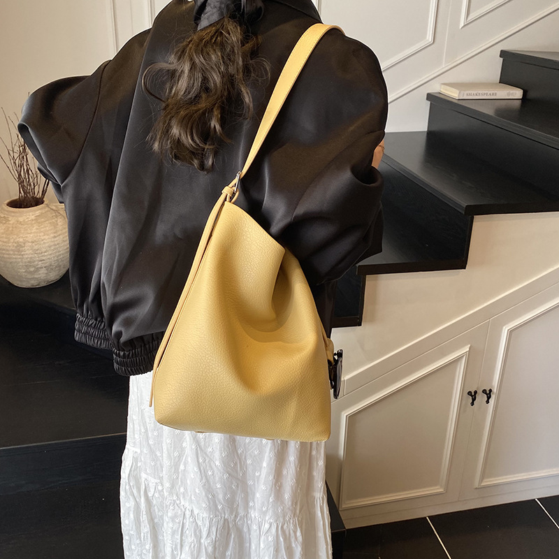 Bolso de cubo de mano de moda de comercio exterior para mujer 2025 nuevo bolso de hombro simple de venta caliente versión coreana bolso casual de alta gama