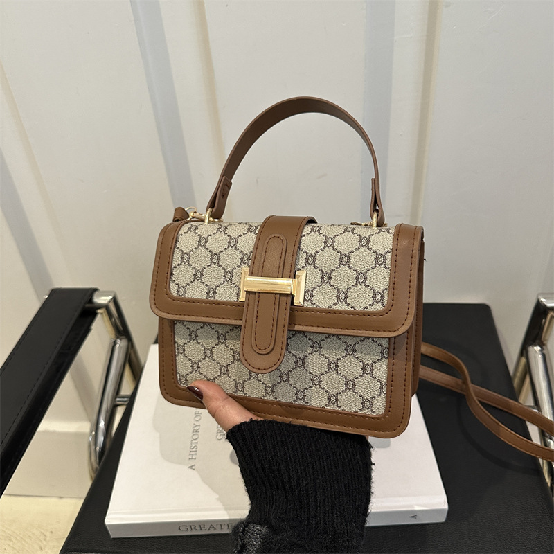 Retro belleza temperamento casual mochila 2025 primavera nueva personalidad bolso de mujer bolso de hombro simple