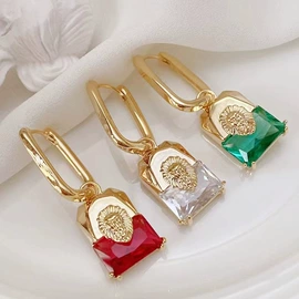 耳钉;耳环;项链