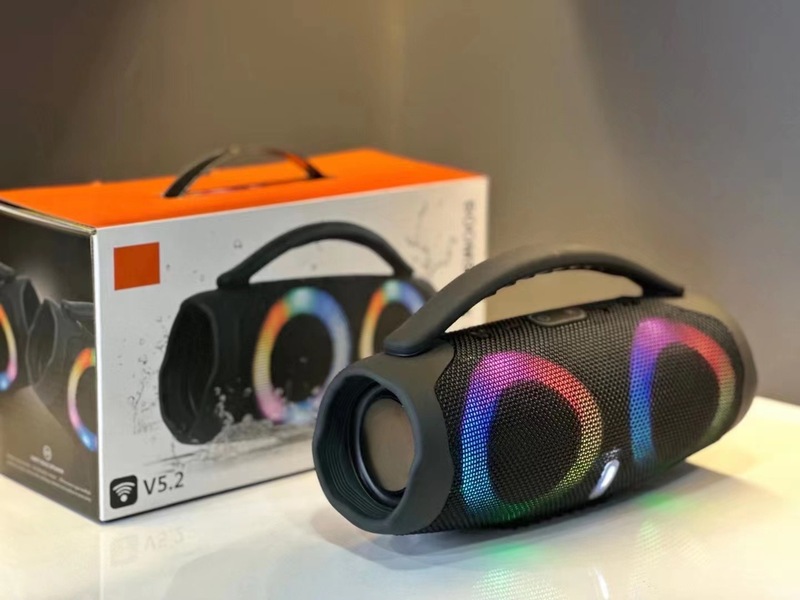 クロスボーダーの人気BOX3-MINIの無線bluetoothスピーカーの大戦神RGBは屋外の携帯用サブウーファの音響を持ちます。|undefined