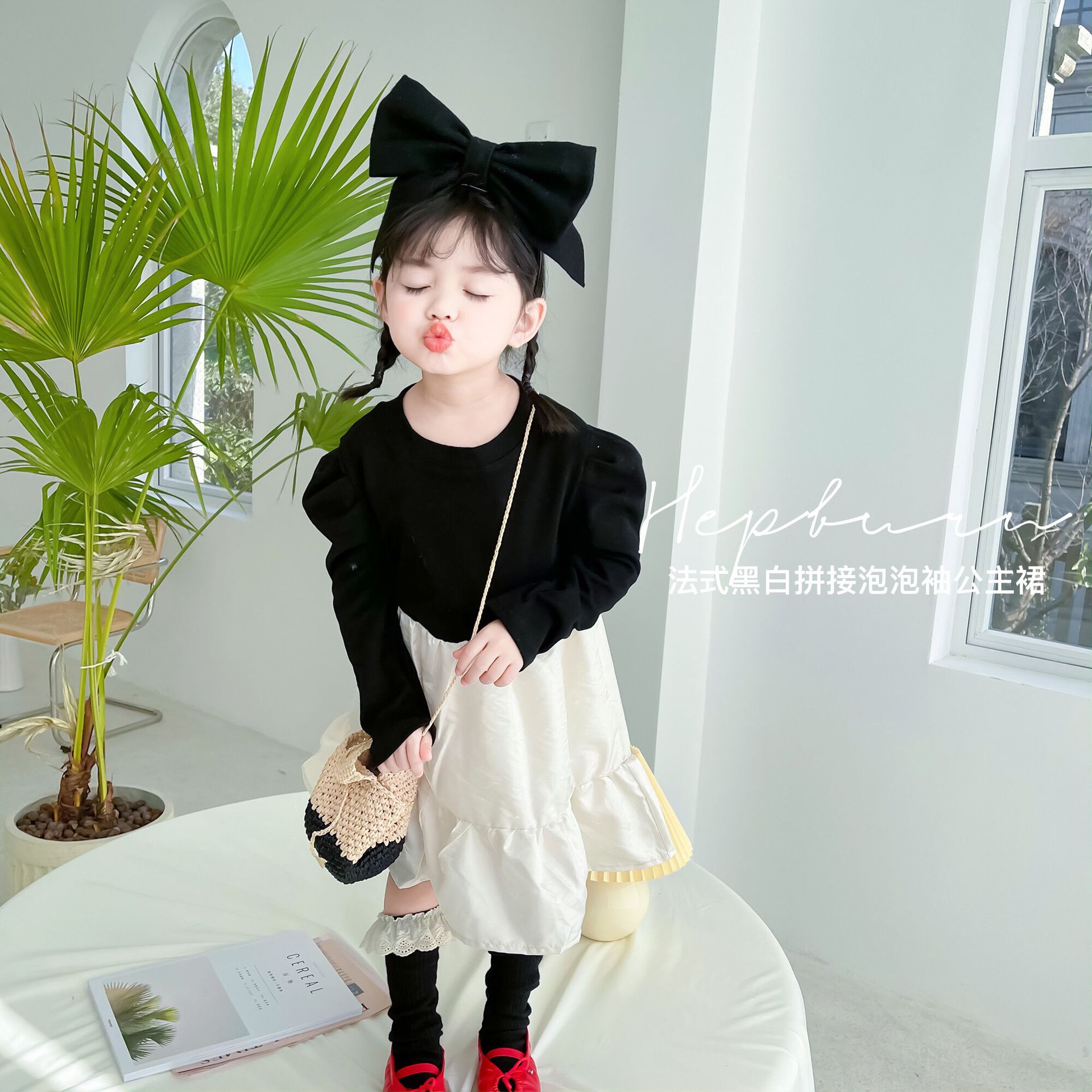 Hepburn style ~ South Korea children's clothing girls' spring and autumn French style black and white stitching puff sleeve princess dress