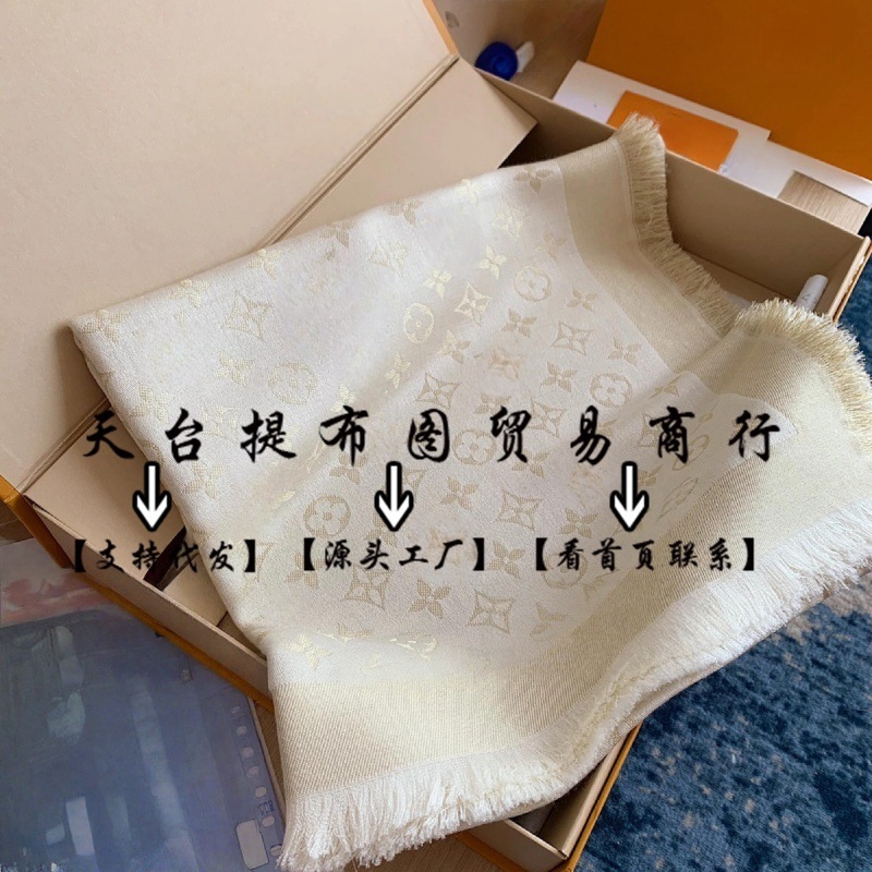 羊毛真丝方巾女中薄款四季佩戴棕色保暖款女空调披肩围巾沙滩度假|undefined