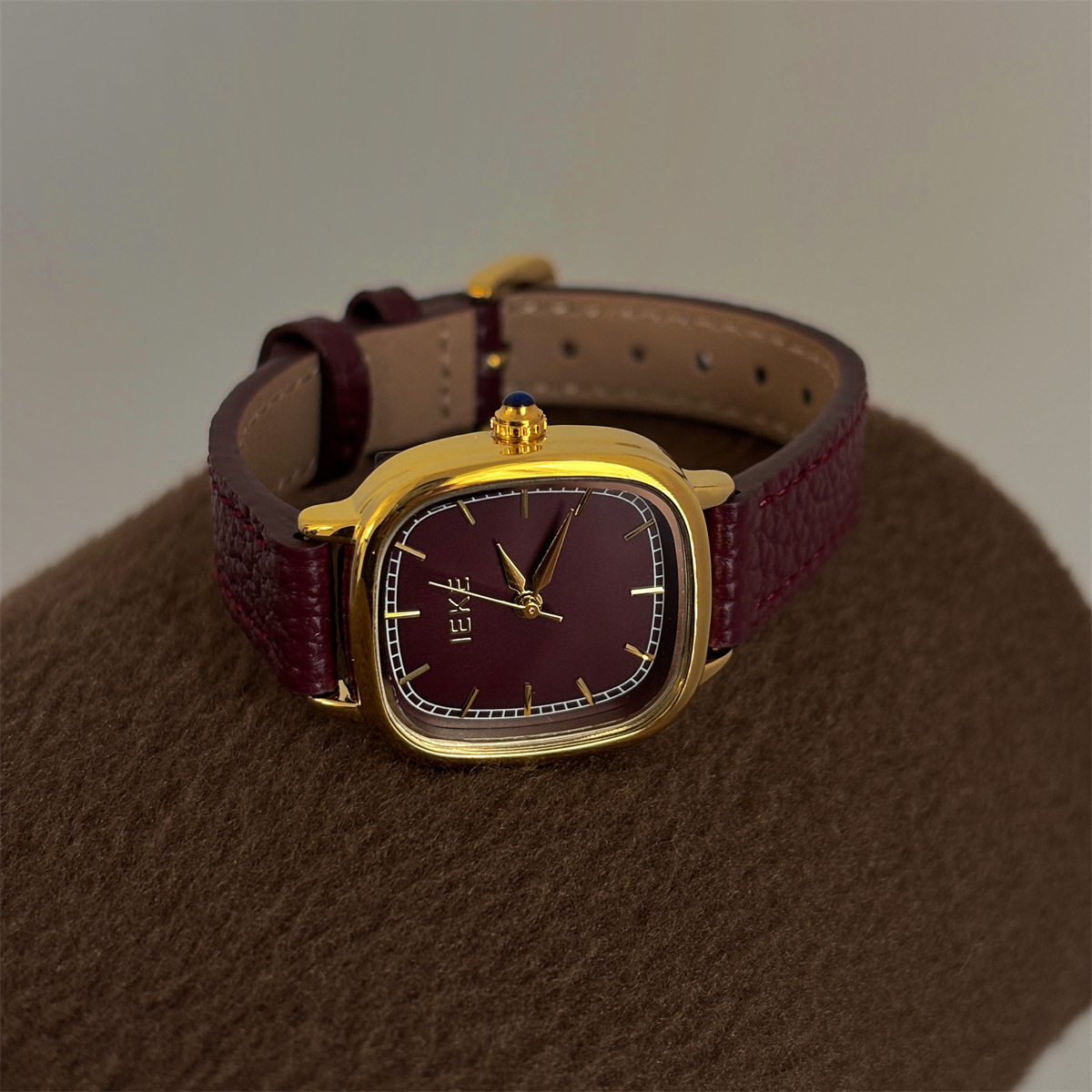 IEKEクロスボーダー小衆安可拉紅中古腕時計女性モデル個性軽豪華小型文字盤生放送プライベート女性時計