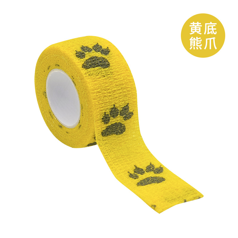 Garra de oso de fondo amarillo