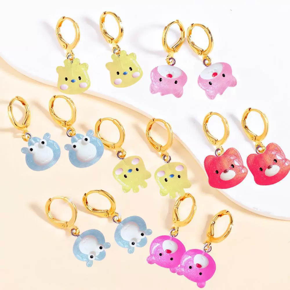 Small design trend earrings, Amazon, trend of season
