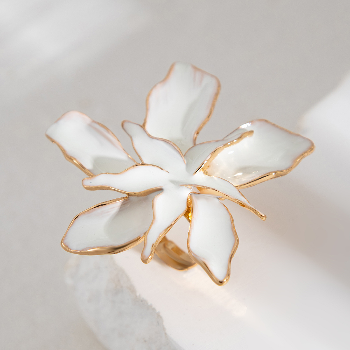 18g Weight Rings Classification Holiday, Party Occasion Iron Material Flower Pattern Women's Gender Enamel, Plating Design Exaggerated Style Exaggerated Flower Iron Enamel Plating Women's Rings 19