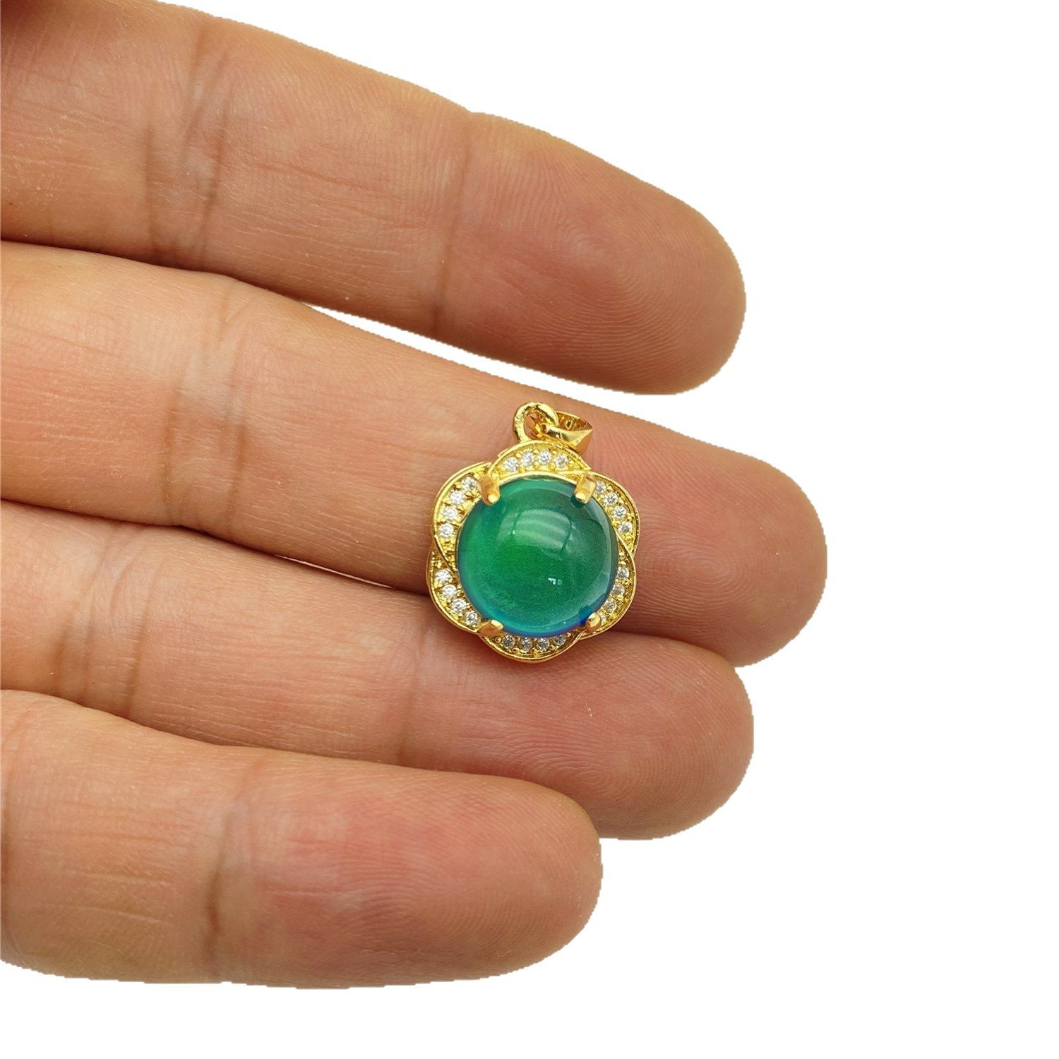 Fashionable universal pendant