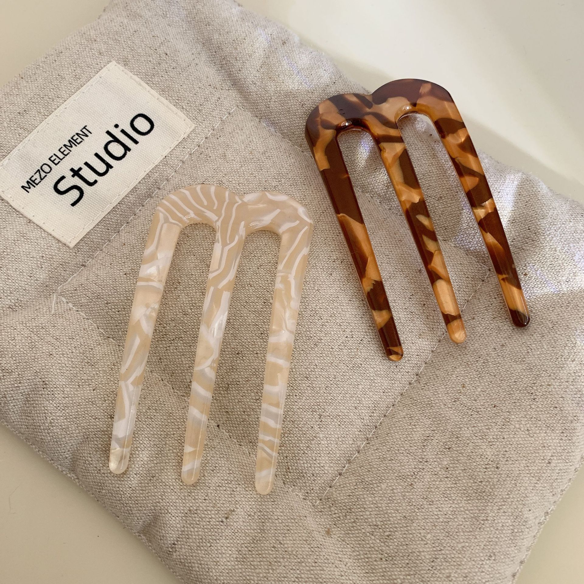 Women's Gender Retro, Simple Style Style Retro Simple Style Women's U Shape Arylic Insert Comb