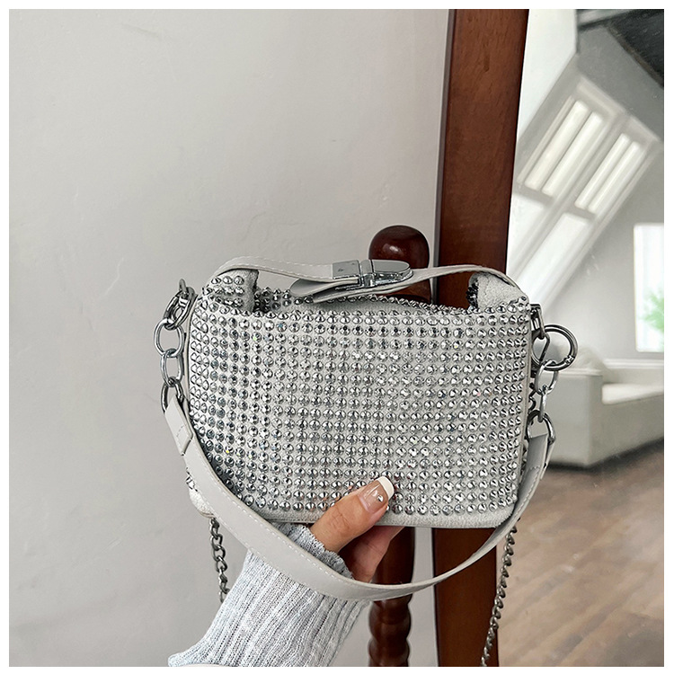 Women's Small Pu Leather Rhinestone Solid Color Streetwear Cylindrical Lock Clasp Shoulder Bag Crossbody Bag Chain Bag display picture 3