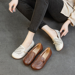 The first layer of leather hollow mother shoes soft leather soft bottom spring and summer new hole shoes for the elderly comfortable loose women's leather shoes