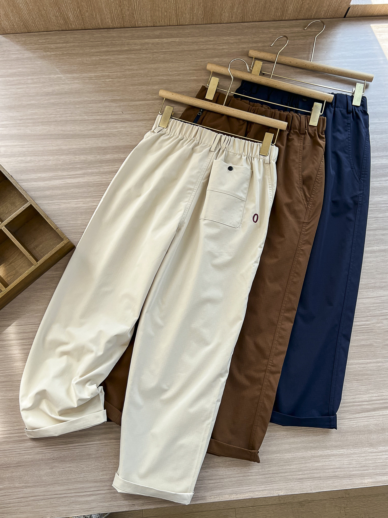 Herrenbekleidung Outdoor lockere Damen kleine gerade Silhouette schnelltrocknende Matrixgitter verschleißfeste atmungsaktive Freizeithose_voghion.com