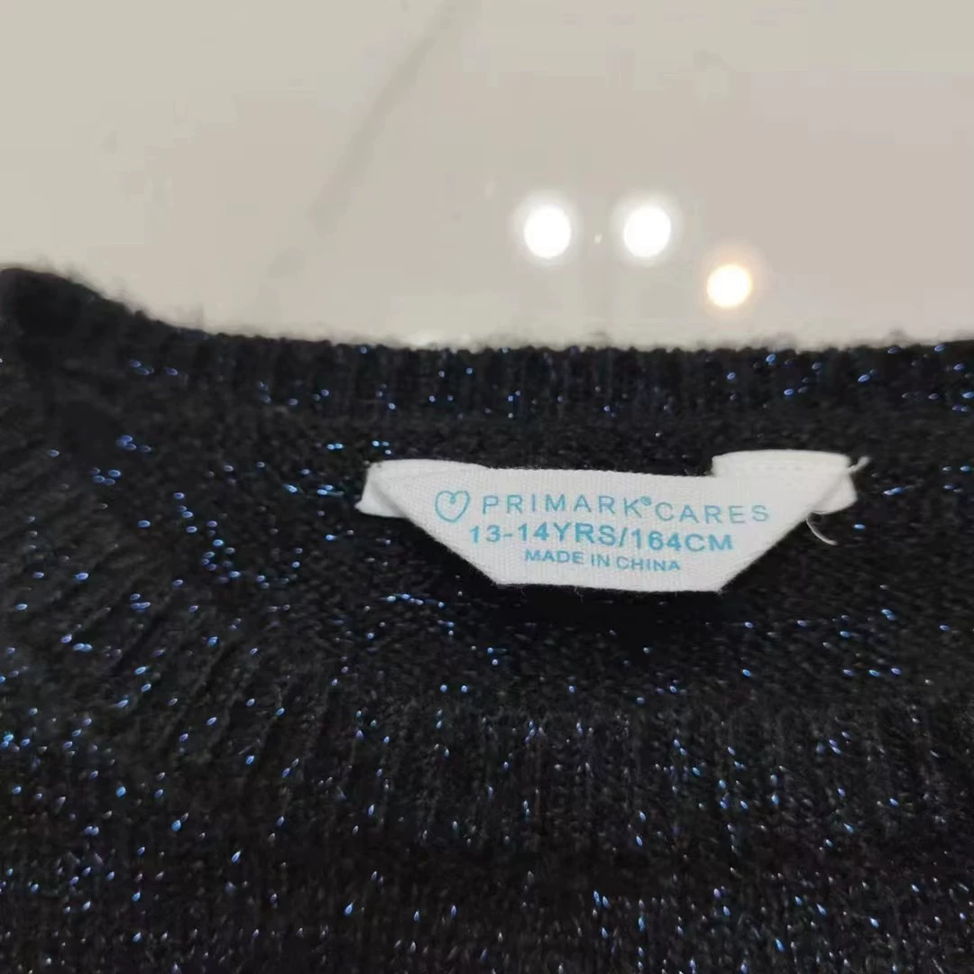 Ногти-с sequins, вязаный свитер с круглым воротником, с вышивкой