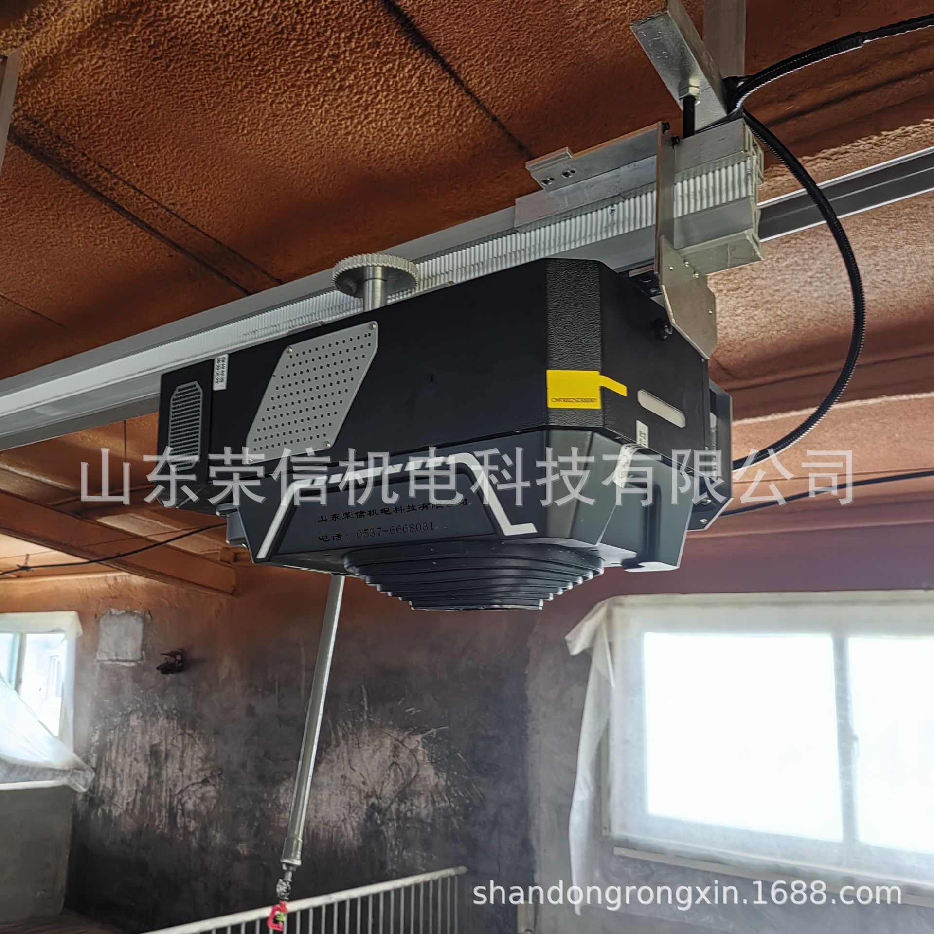 养殖场轨道式巡检机器人