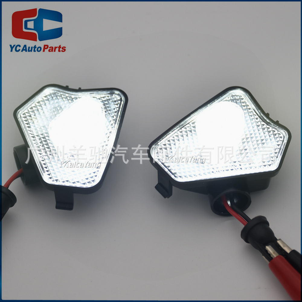 Aplicable a Mercedes-Benz CLS / CLA / GLK / GLA W219W117W209W156 lámpara de suelo LED para automóviles