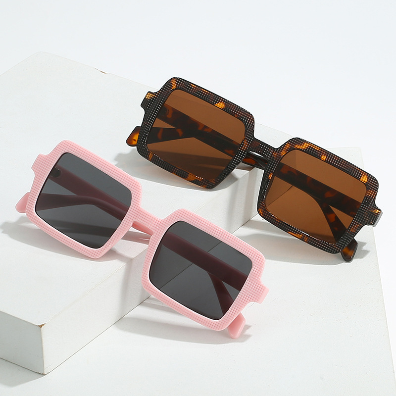 New square Sunglasses for men and women Fashion trend sunglasses Versatile sunscreen sunglasses 463_voghion.com