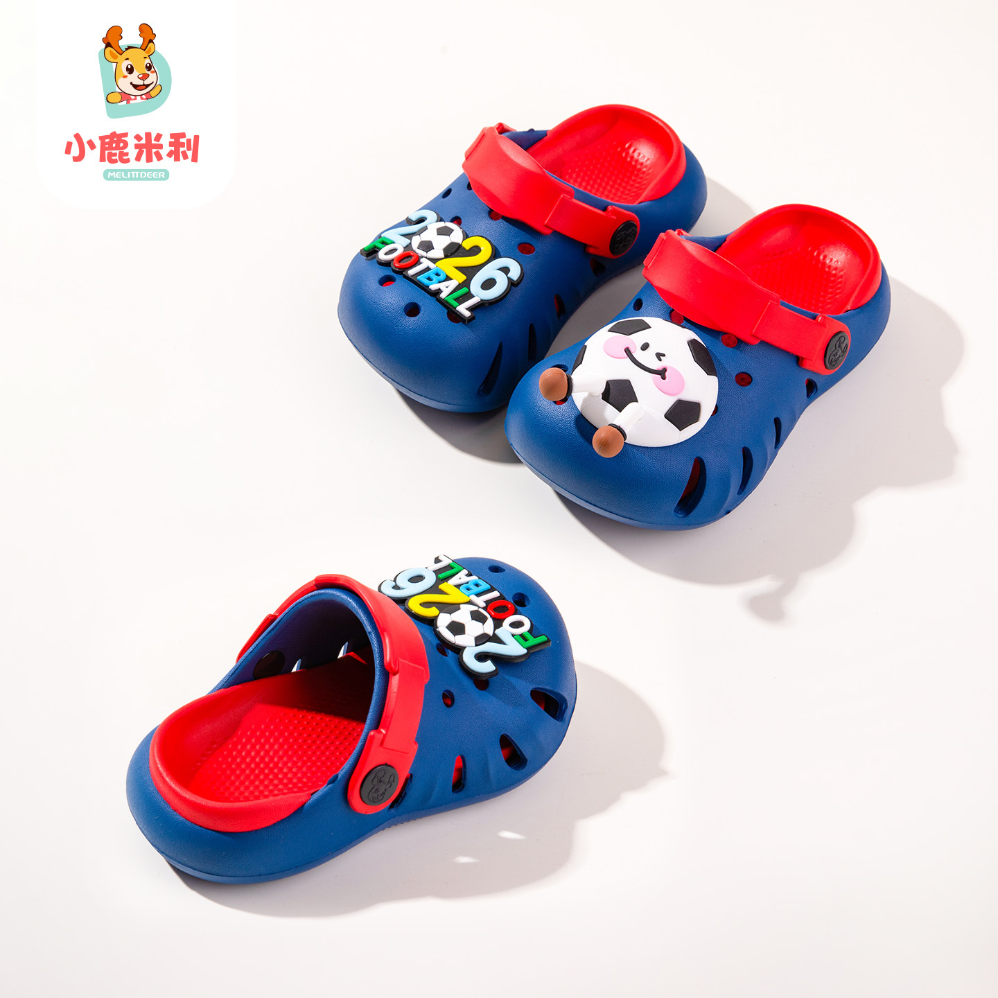 Zapatillas infantiles bonitas de fútbol para niños pequeños en el interior zapatillas frescas para jugar dos zapatos de verano