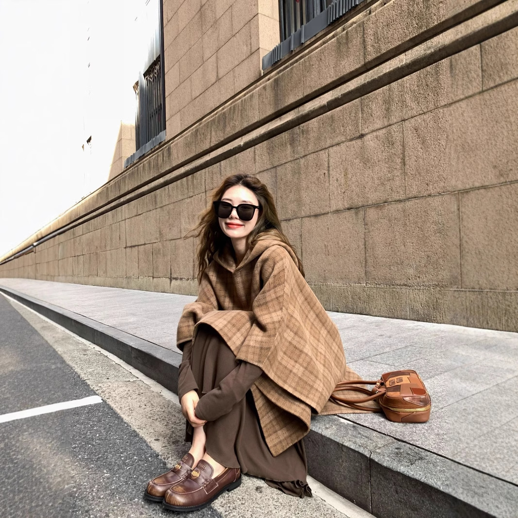 Xiaojunjun Britney Vintage Girl/Bbr Series Winter Cute Plaid Loose Hooded Cloak Coat for Women