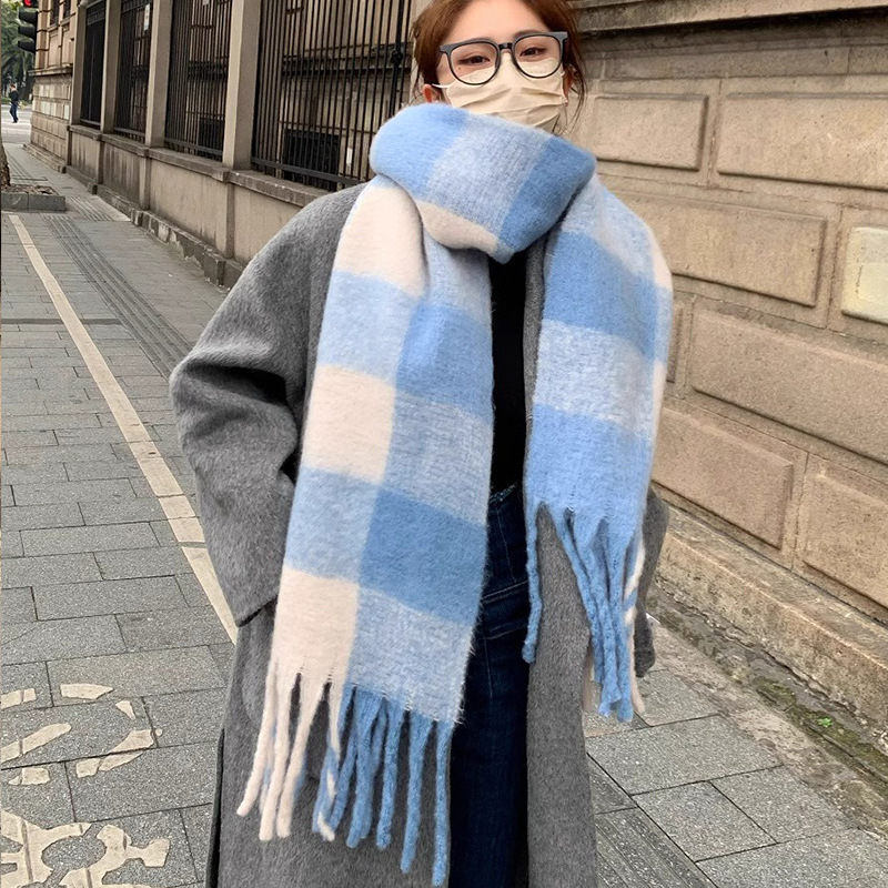 초과 그리드 - 하늘색과 흰색