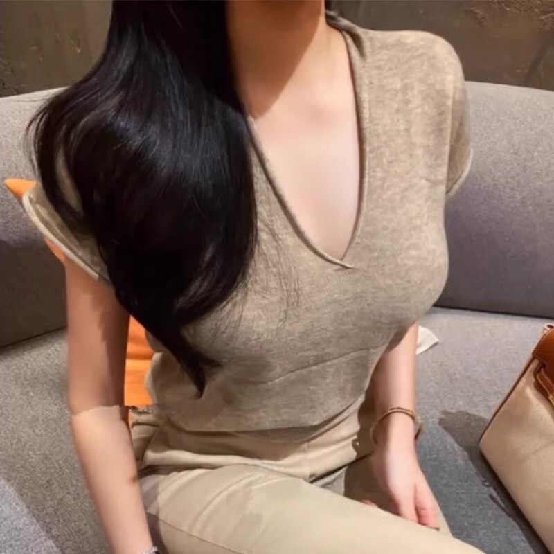 Design Feeling Curl V New Style Simple Slim Figure Sexy Elegant All-match Short-sleeved Sweater Top for Women