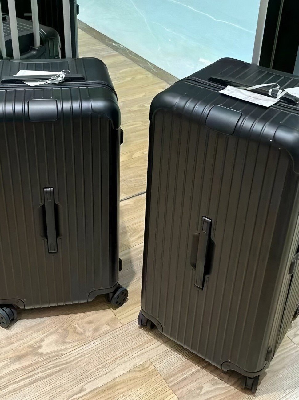 Rimowa R Essential Yüngül Baqaj Çamadanı, Qara