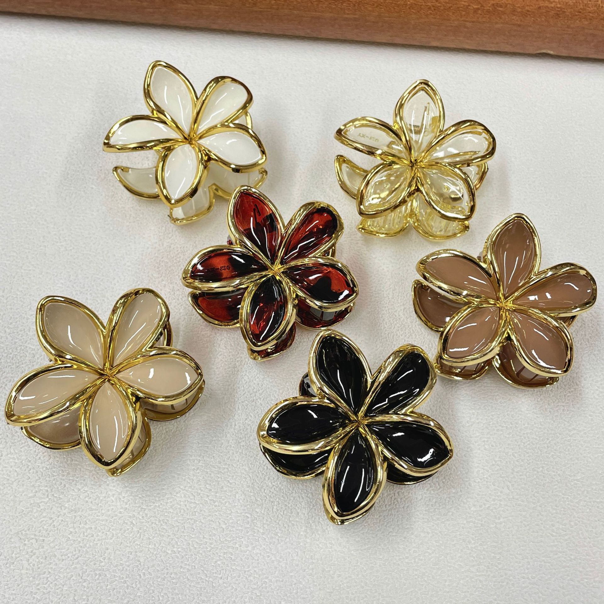 Aufeile nuevo cross-border Phnom Penh huevo flores clip de cabello de mujer detrás de la cabeza decoración del mar dulce clip de agarre de flores en venta caliente