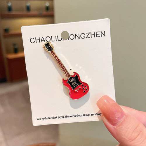 Retro enamel electric guitar brooch personalized musical instrument pin pipa violin metal badge clothing bag accessories