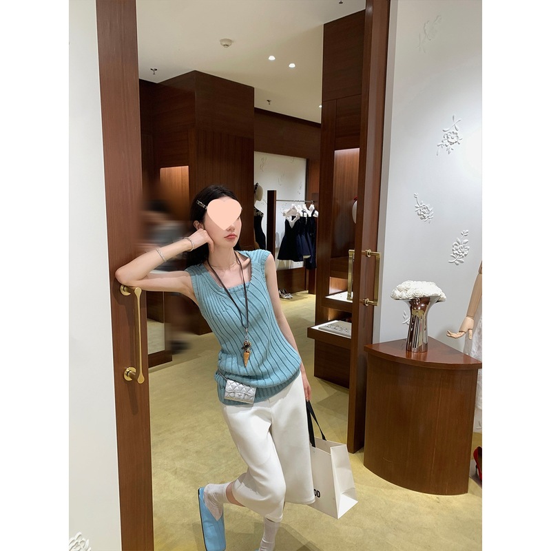 Ouyang 不規則なツイストプリーツノースリーブベスト女性の夏の新しいデザインニッチトップ|undefined