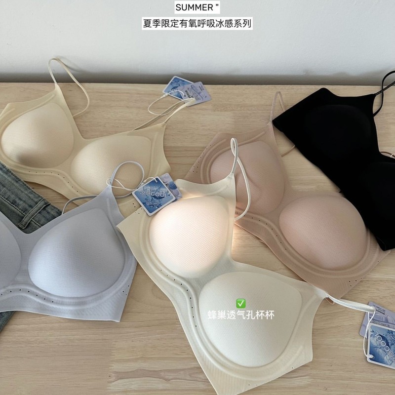夏の氷のようなミルク液体ゼリー下着女性の新しい超薄型クールスパゲッティストラップ小さな胸プッシュアップシームレスブラジャー|undefined