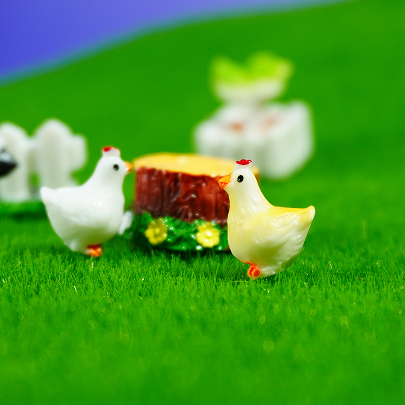 Cerca del muelle de árboles ZAKKA Adornos de resina de comestibles para hacer nuevos gallos y gallinas, decoración de micro paisajes de musgo