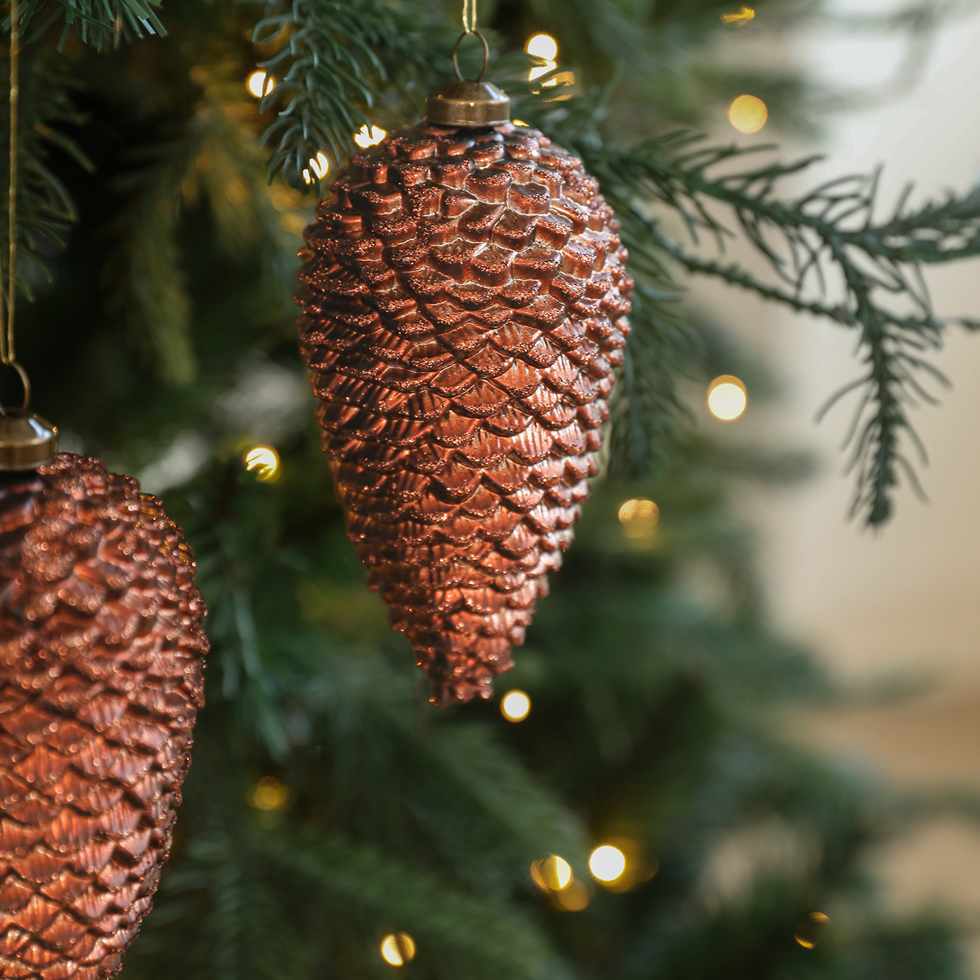 Polvo adhesivo de plástico transfronterizo color pino de bellota caja de polvo adhesivo de árbol de Navidad colgante decoración de escena colgante