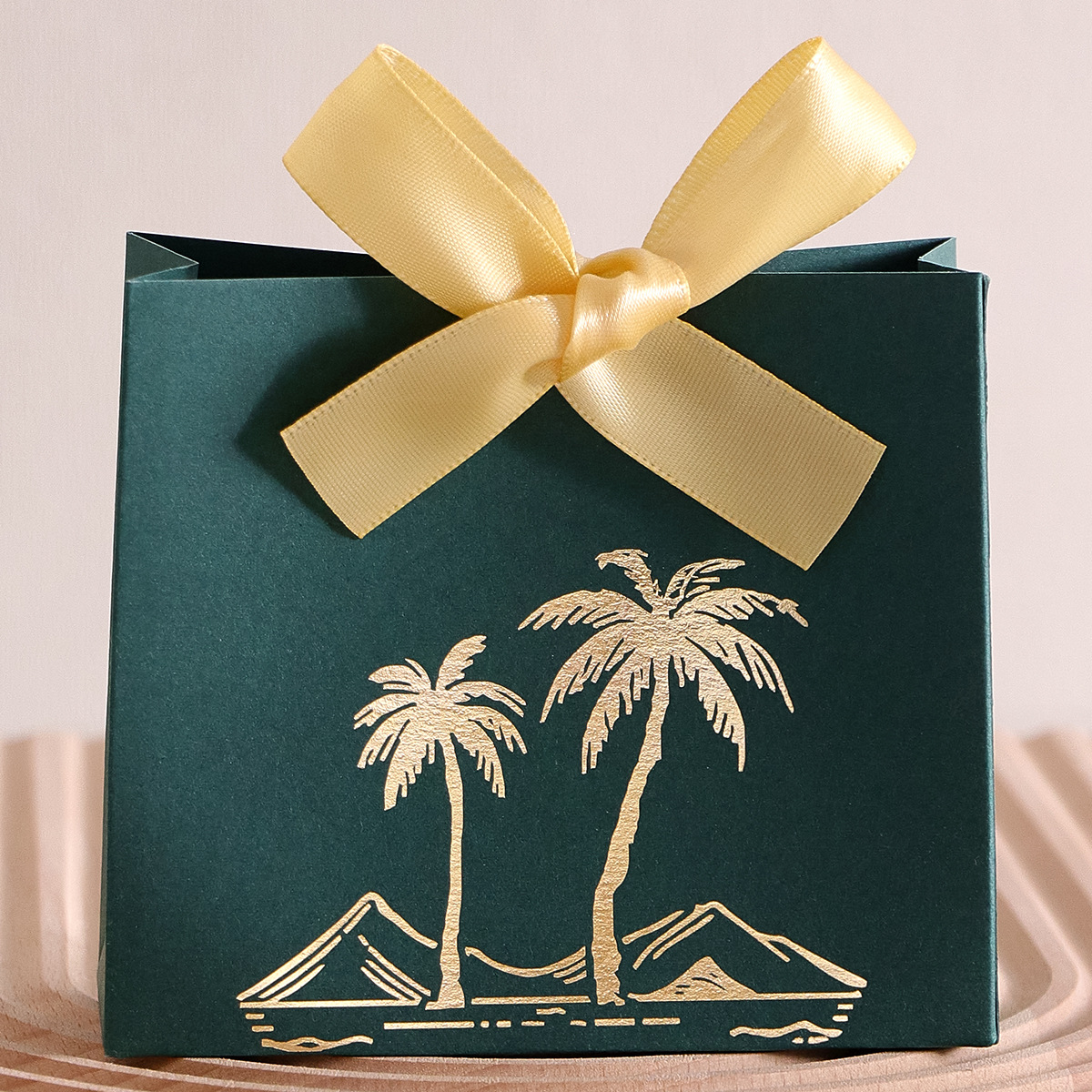 녹색 선물 상자 - 노란색 리본