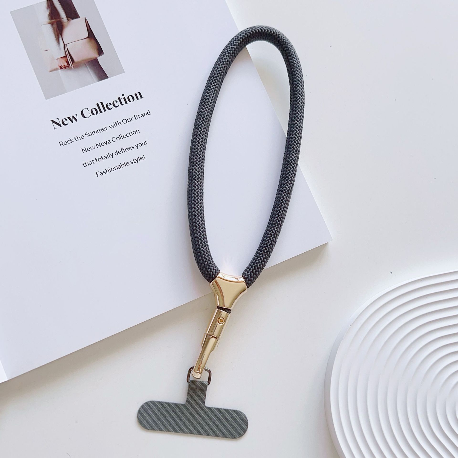 Cuerdas de muñeca ajustables de alta calidad con clips de hebilla pequeñas y frescas de poliéster corto para colgar teléfonos móviles simples y versátiles