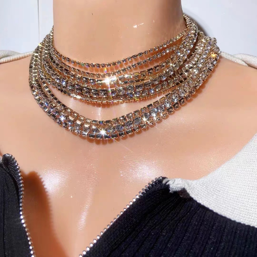 Luxuriöses Statement Collier Mit Vollbesatz Aus Kristallen_voghion.com