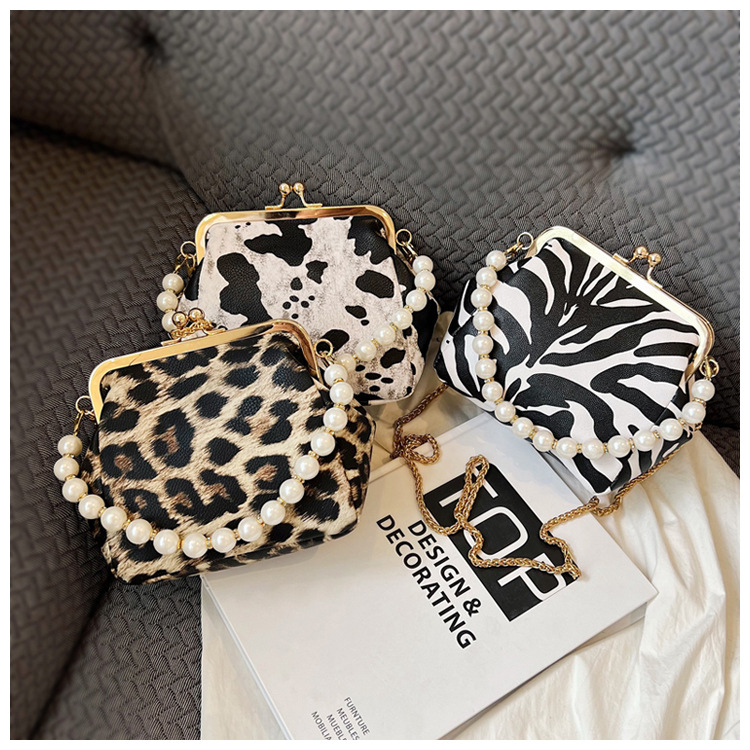 Women's Small Pu Leather Leopard Basic Vintage Style Square Buckle Shoulder Bag Crossbody Bag display picture 2