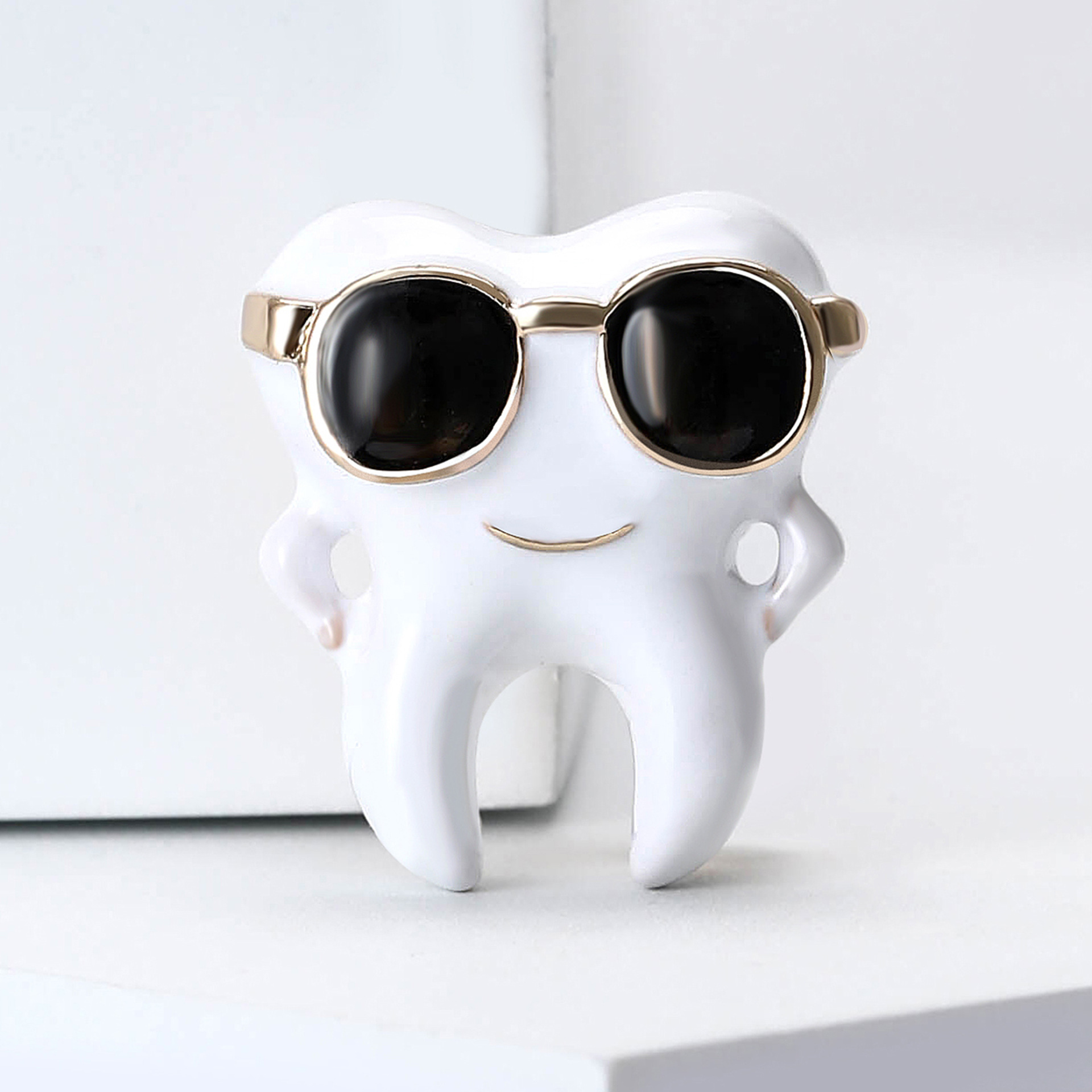 New Creative Alloy Enamel Sunglasses Teeth Brooch Personalized All-match Men's and Women's Clothing Corsage Jewelry Pin