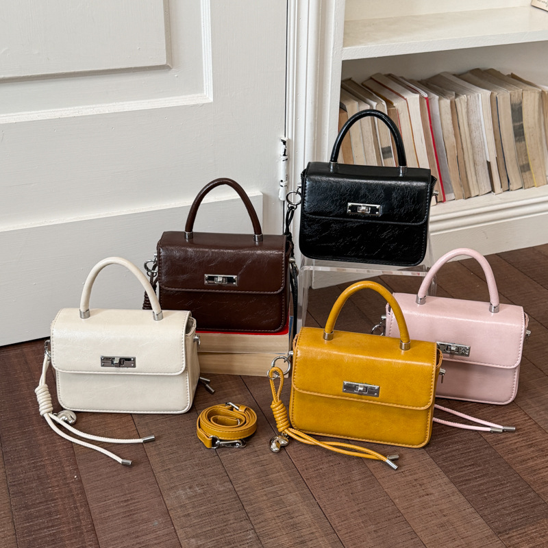 2026 nueva moda de alta sensación bolso bolso pequeño bolso cuadrado de mujer bolso de hombro de estilo extranjero bolso de transporte diario