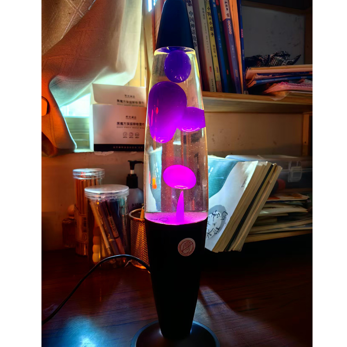 검정색 배경 맑은 물 보라색 왁스-대형 조광기 스위치