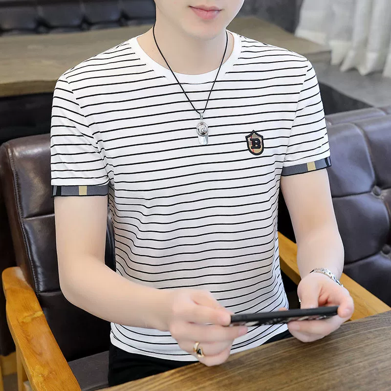 Мужская новая модель 2025 летняя полосатая футболка с короткими рукавами тренд ледяной шелк с полукрувом прилив повседневная мужская тонкая футболка