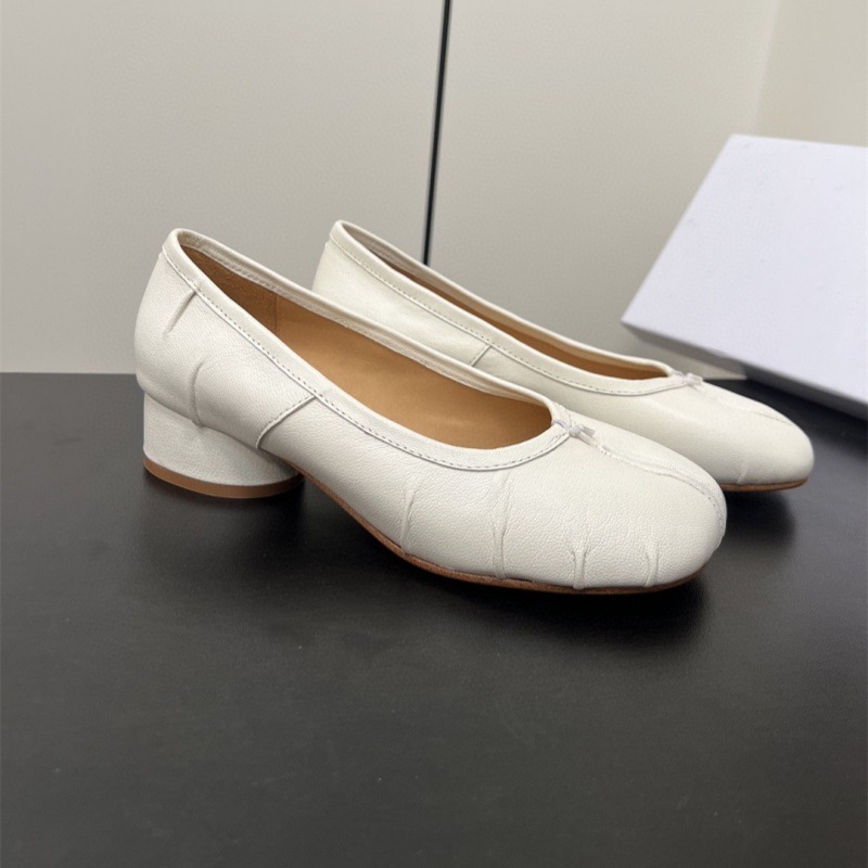 M6 マルジェラ レーザーカット タビシューズ 豚足フラットミッドヒール 豚足シューズ バレエシューズ 女性用 快適|undefined