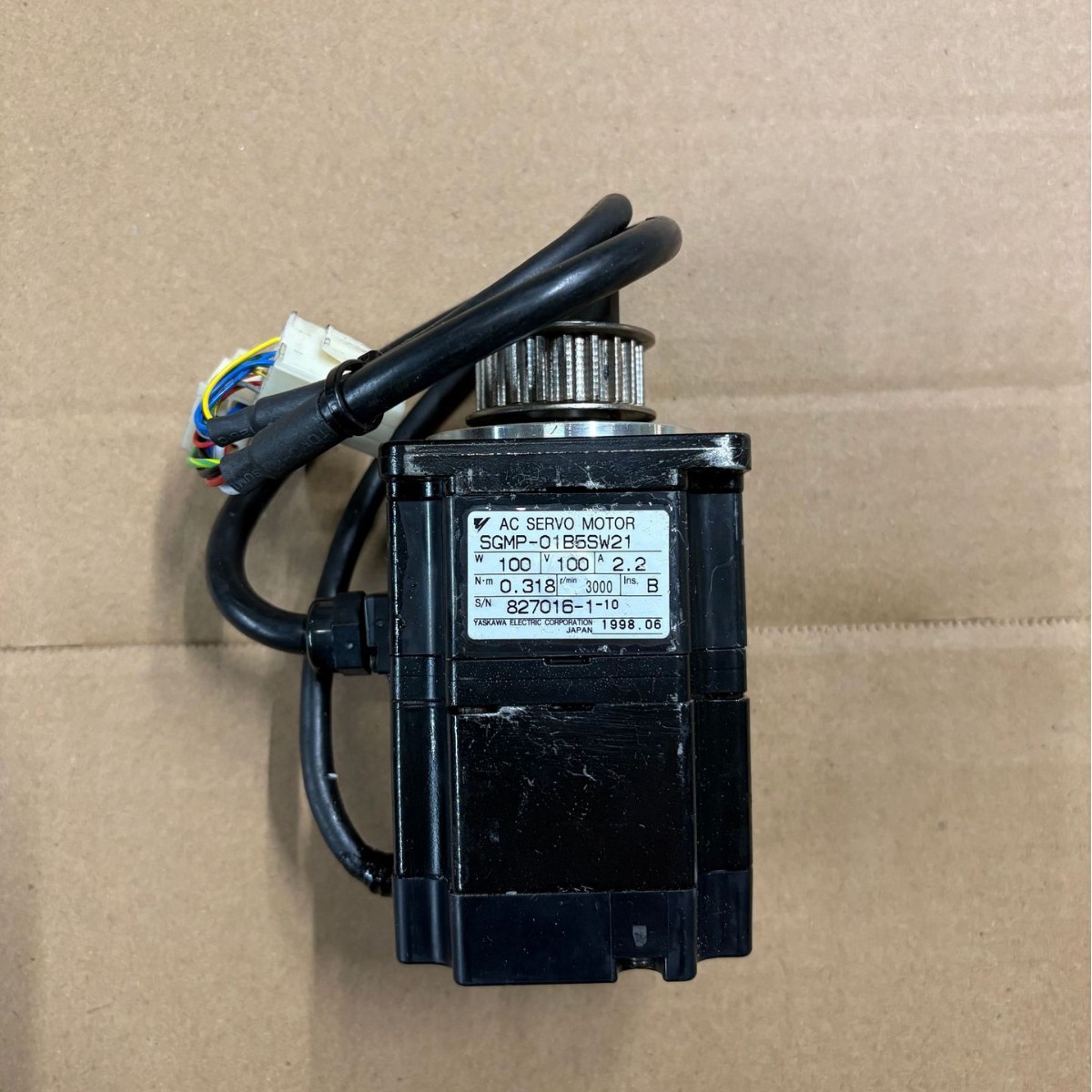 SGMP-01B5SW21  安川伺服电机