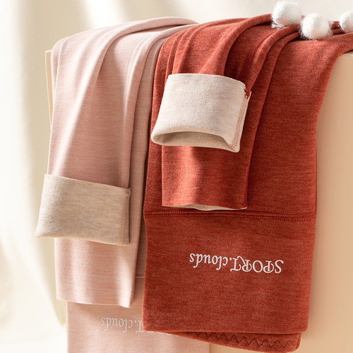 Thermal lined winter and autumn women's silk wool thermal leggings, high-waisted, warm and cozy, integrated base layer.