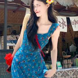 蓝色碎花吊带连衣裙女夏高级感多巴胺穿搭绝美海边度假海岛长裙子
