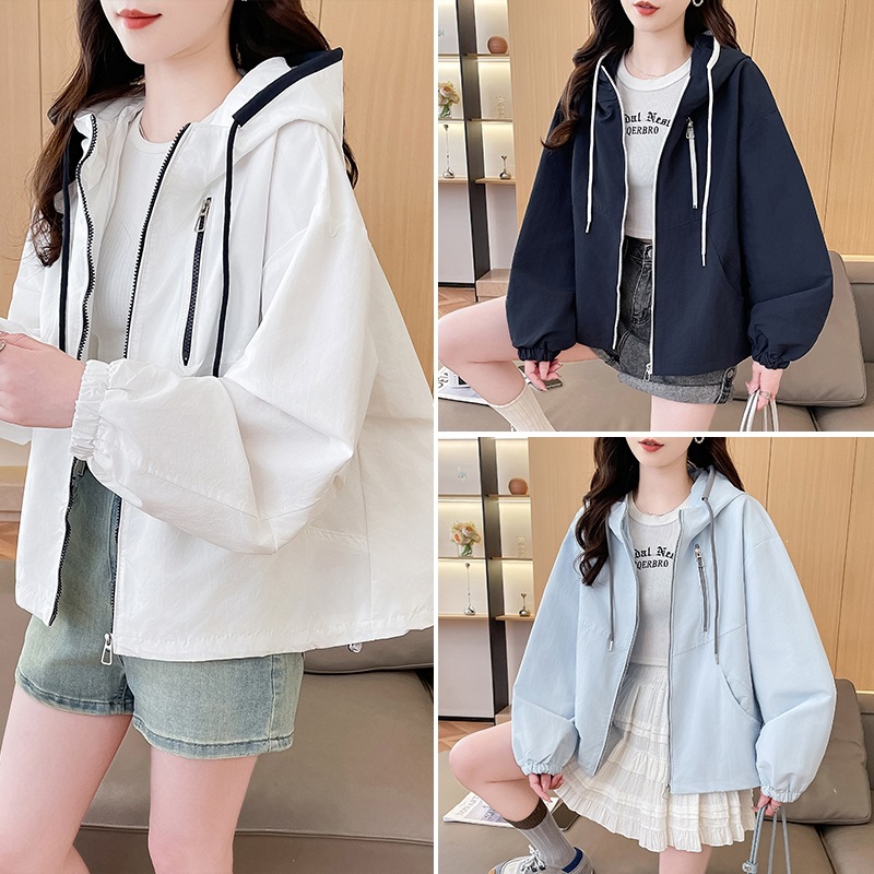 New autumn color-blocked hooded windbreaker, loose-fitting casual jacket for junior and senior high school students, versatile outerwear for petite women.