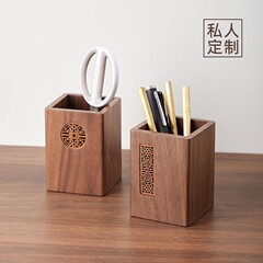 多機能の木の筆筒の事務室のデスクトップの四角形の収納箱の復古の置物の彫刻の木製の丸い筆の桶の卸売り