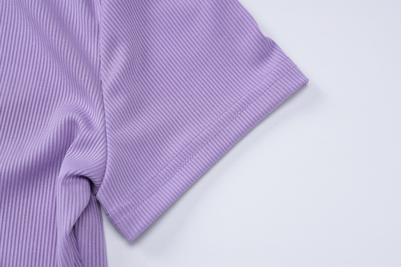 Mono deportivo ajustado de manga corta con cuello y botones para mujer