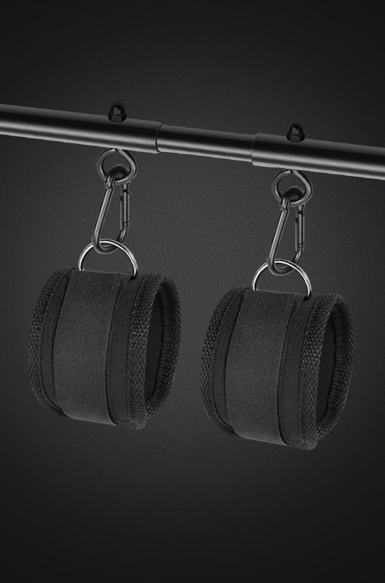 Jiuai SM One-Line Restraint Bar Bondage Handcuff Set in Black Metal — detail image 3