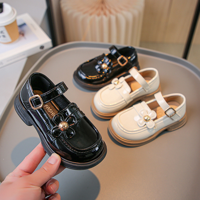 Niñas zapatos de cuero de estilo británico 2026 otoño nuevos zapatos de lefour suaves para niños zapatos de princesa de flores para niñas image 3