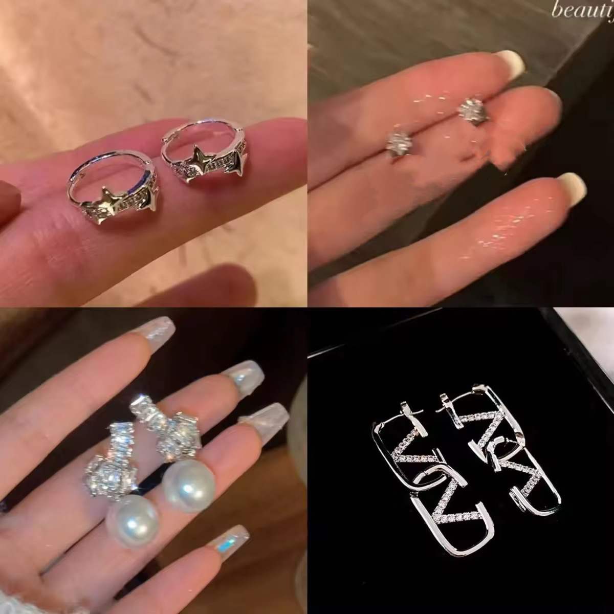 Pendientes de mariposa plisados de circón con aguja de plata Pendientes pequeños y frescos de moda simple Pendientes ligeros de lujo de alta gama al por mayor